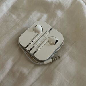 NWT Apple Headphones